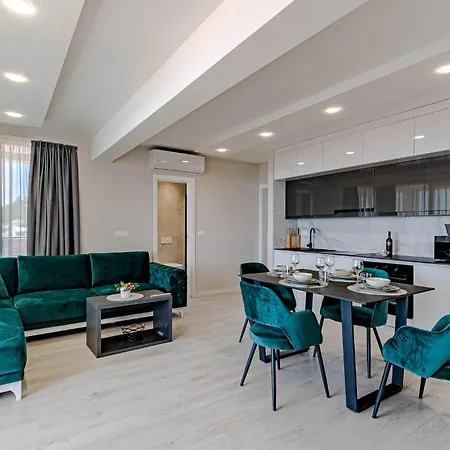 Apartament Stunning In With Wifi Orebić